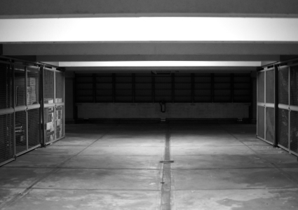 Limpiar a fondo el suelo de un garaje: consejos y guía 2025